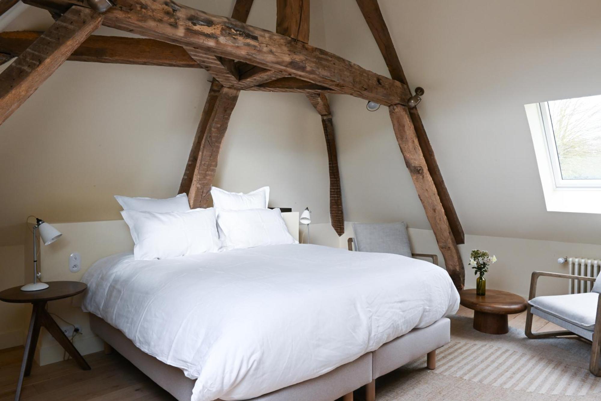 Hotel Les Pres Saint-Hilaire-le-Chatel Exteriör bild